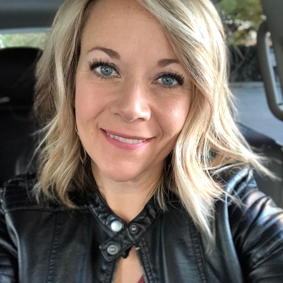 Profile Picture of Jessica Lindersmith (@jlindersmith) on Poshmark