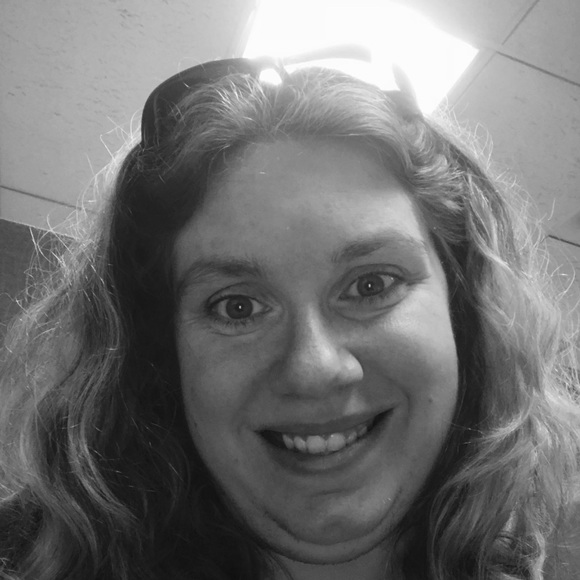 Profile Picture of Kim Zervos (@kaz2251) on Poshmark