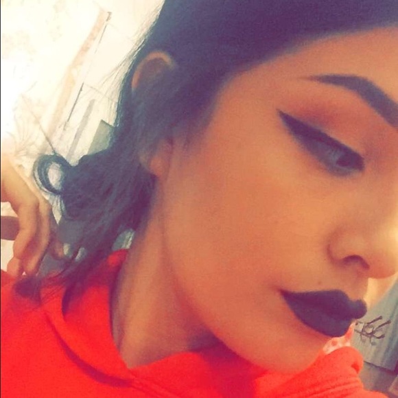 Jessica Kickingwoman - Poshmark Profile Picture of Jessica Kickingwoman (@kittnwoman1) on Poshmark