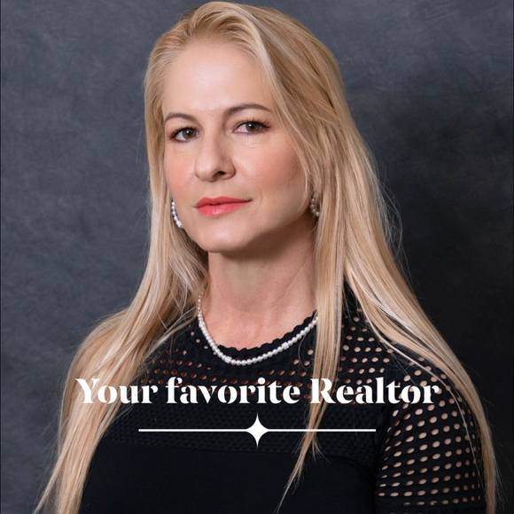 Profile Picture of Ania Rodriguez (@chicaplus) on Poshmark