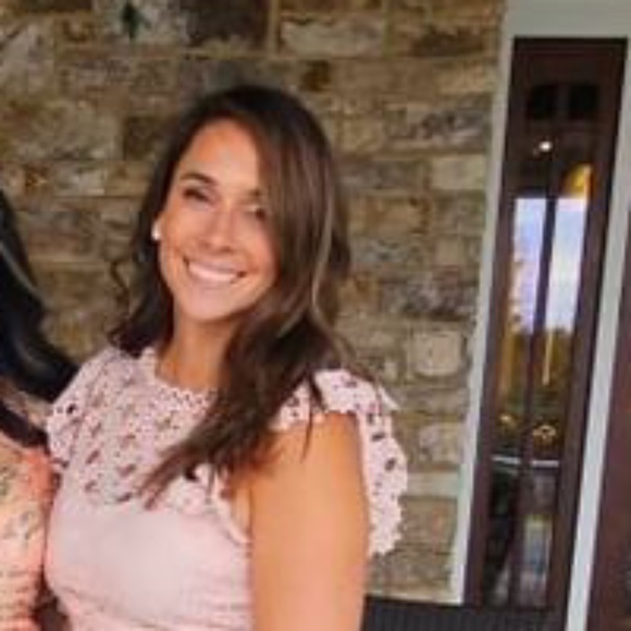 Profile Picture of Nicole Stockel (@nicoledelanoche) on Poshmark