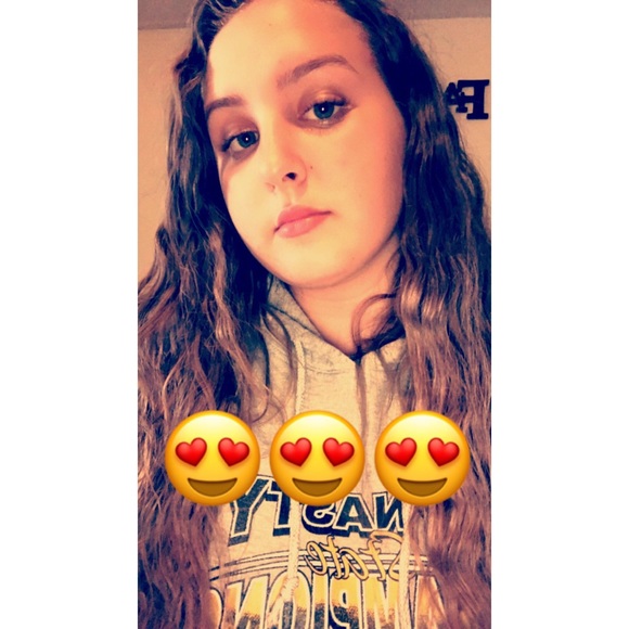 Profile Picture of Leslie Calentine (@mizz_leslie1234) on Poshmark