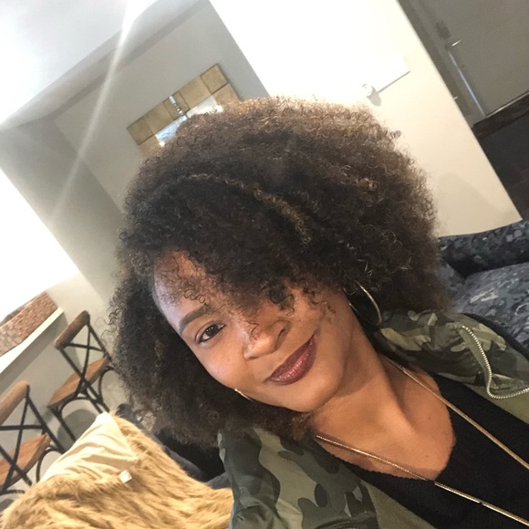 Profile Picture of Bertina Richard (@birdierich) on Poshmark