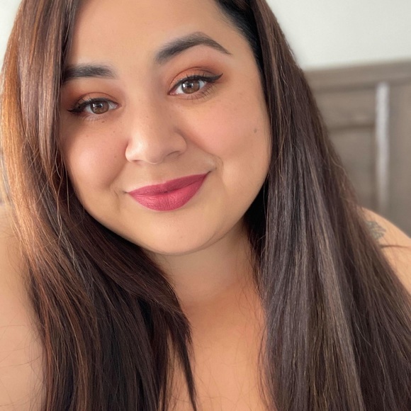 Profile Picture of Marcelina Lawrence (@marcelinapowers) on Poshmark