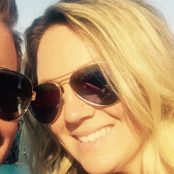 Profile Picture of Brandell Koeth (@sunfunthings) on Poshmark