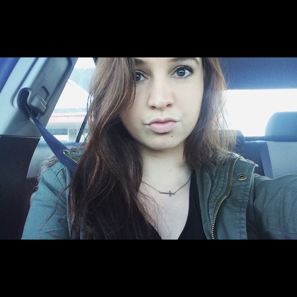 Profile Picture of Brianna Kern (@briannakern) on Poshmark