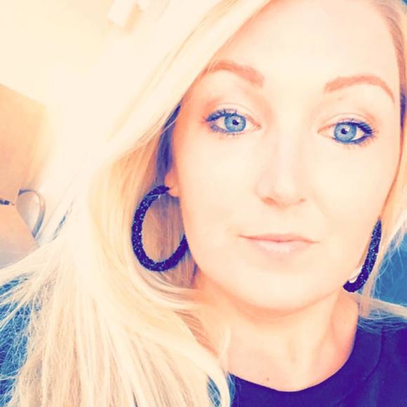 Profile Picture of Kim Hogg (@kim_h) on Poshmark