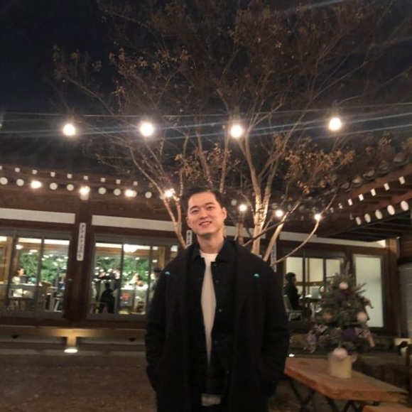 Profile Picture of Luke Baek (@dontluke) on Poshmark