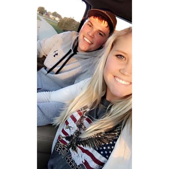 Profile Picture of Kylee Peterson (@kyleeabraham) on Poshmark