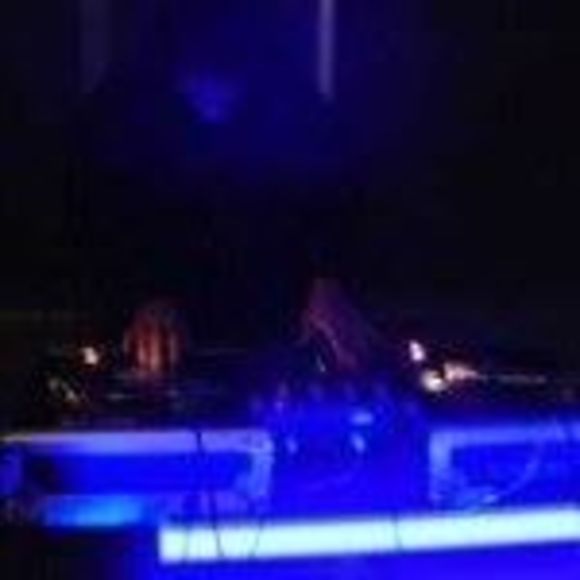 Profile Picture of Dennis Canlas (@denniscanlas) on Poshmark