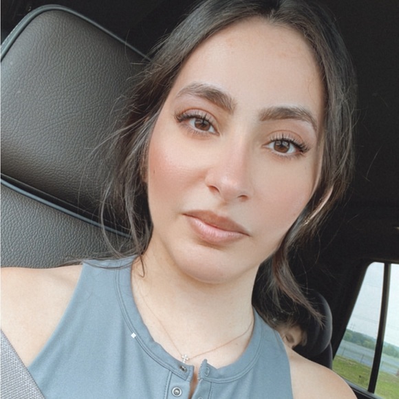 Profile Picture of Janet Perkins (@janetcacique) on Poshmark