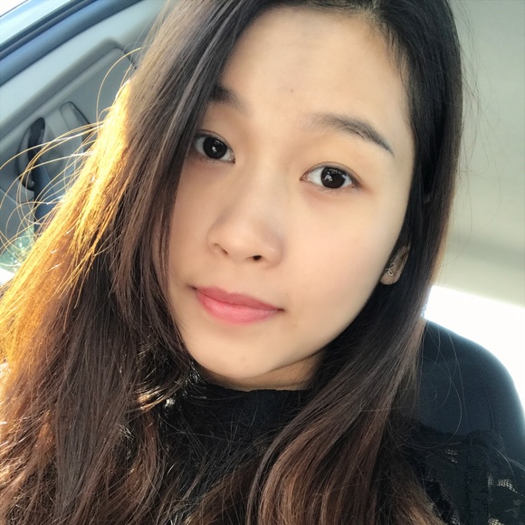 Profile Picture of Quynh Dinh (@quynhdinh1911) on Poshmark