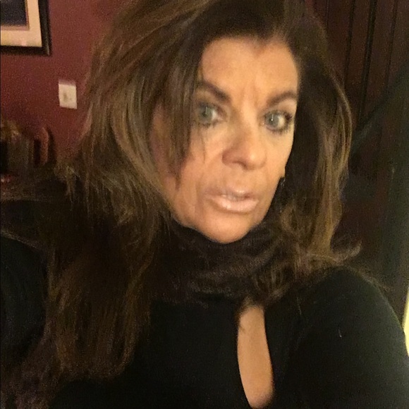 Profile Picture of Lisa Turner (@lisaannturner) on Poshmark