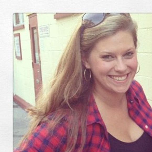 Profile Picture of Nicole Freije (@nfreije33) on Poshmark