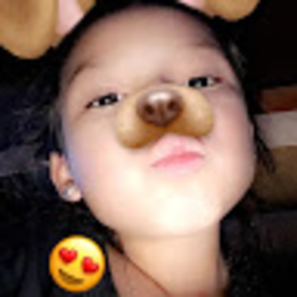Profile Picture of Mia Luna (@lunamia908) on Poshmark
