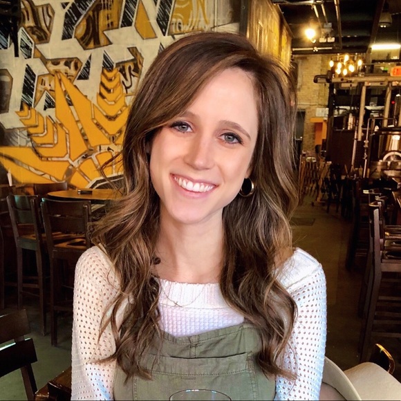 Nicole Thomforde - Poshmark Profile Picture of Nicole Thomforde (@nthomforde) on Poshmark