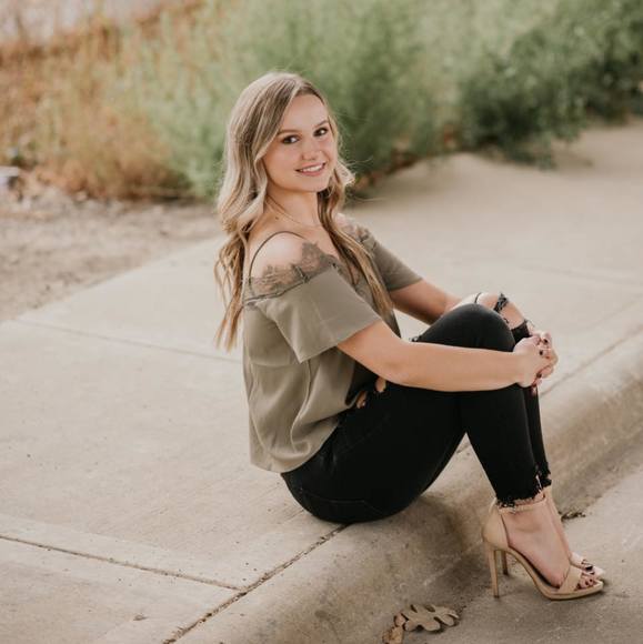 Profile Picture of Kelsey Doyle (@dy8a) on Poshmark