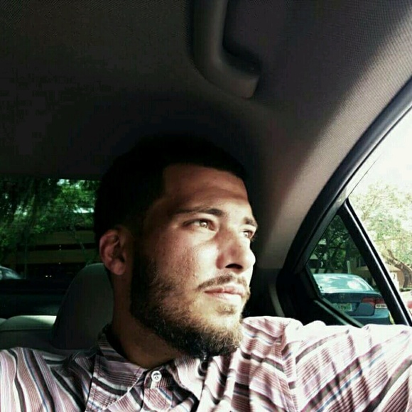 Profile Picture of Kyle Holden (@kyleholden94) on Poshmark