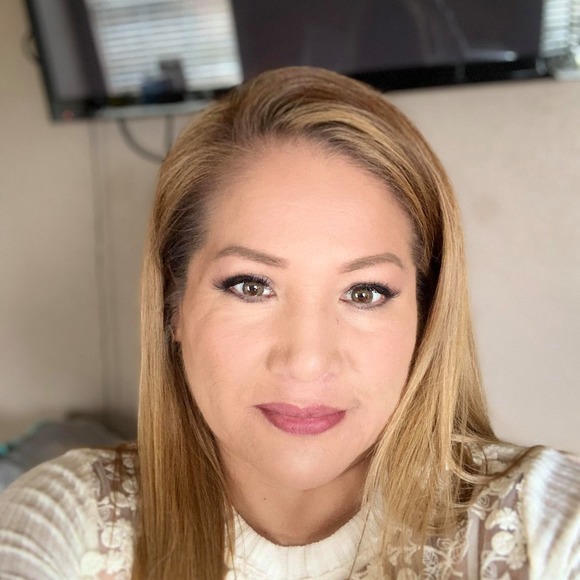 Profile Picture of Dierdra Thompson (@glammyd) on Poshmark