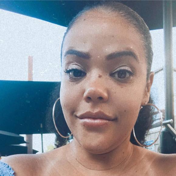 Profile Picture of Yolanda Webb (@yoliboli86) on Poshmark