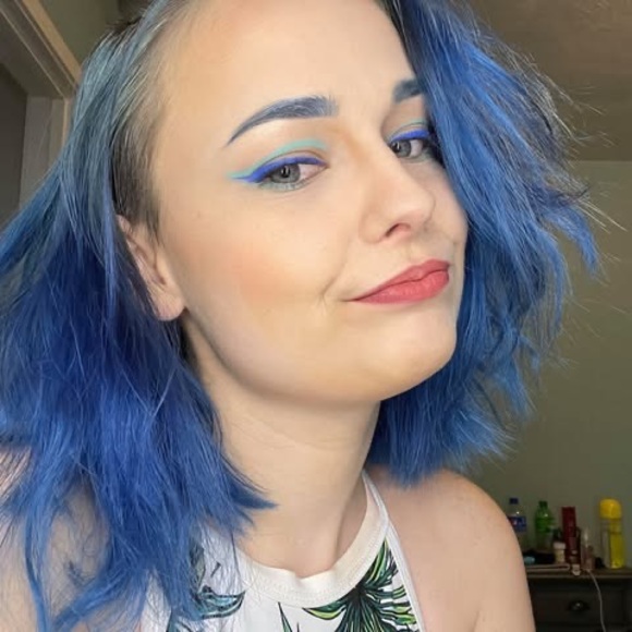 Profile Picture of Betty Vandell (@bettyvandell) on Poshmark