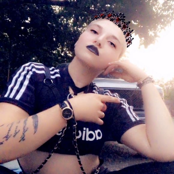 Profile Picture of Chelsie Parks (@abymama710215) on Poshmark