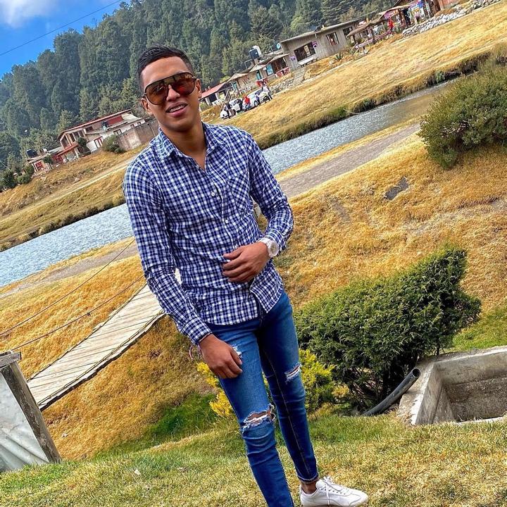 Profile Picture of Richard Flores (@@churroflores) on Tiktok