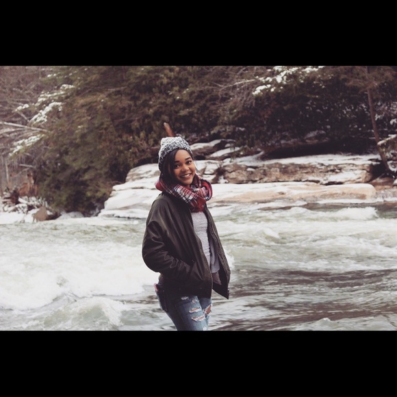 Profile Picture of Kyleena Purvis (@_kyleena) on Poshmark