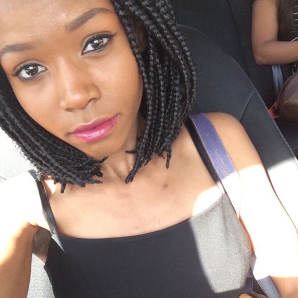 Profile Picture of Danielle Barker (@teaforyourgina) on Poshmark