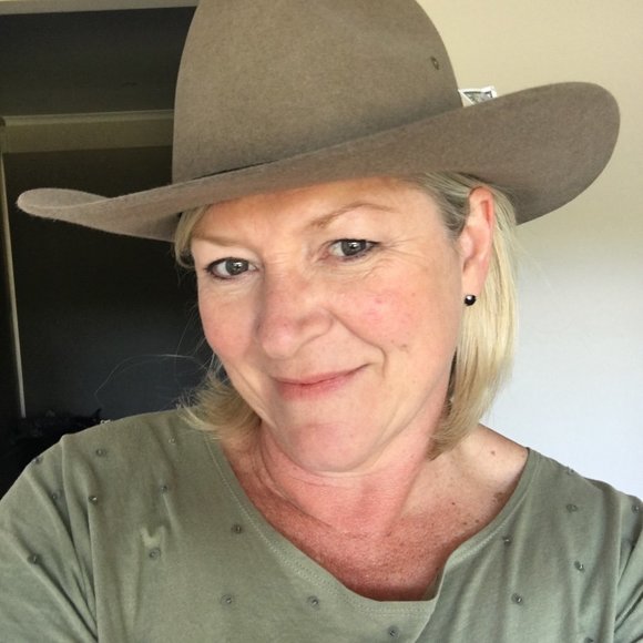 Profile Picture of Kim Mckane (@bkmeng) on Poshmark