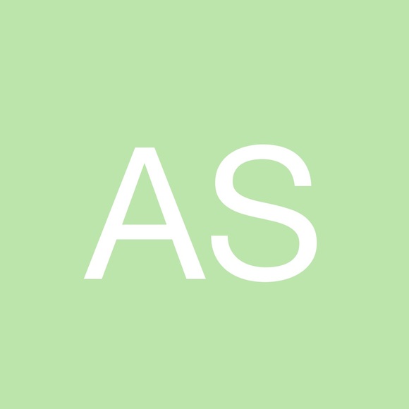 Profile Picture of Alexandrah Sundouqah (@alexandrah_s) on Poshmark