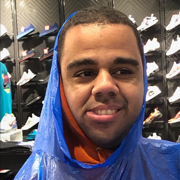 Profile Picture of Jeffrey Tineo (@jeffreytineo2) on Poshmark