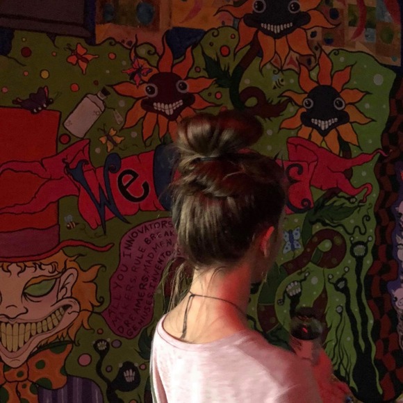 Profile Picture of Meredith Causton (@alamered) on Poshmark