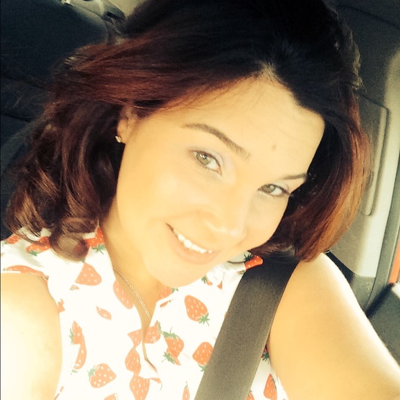 Profile Picture of Chelsea Woolsey (@chelcwoo) on Poshmark