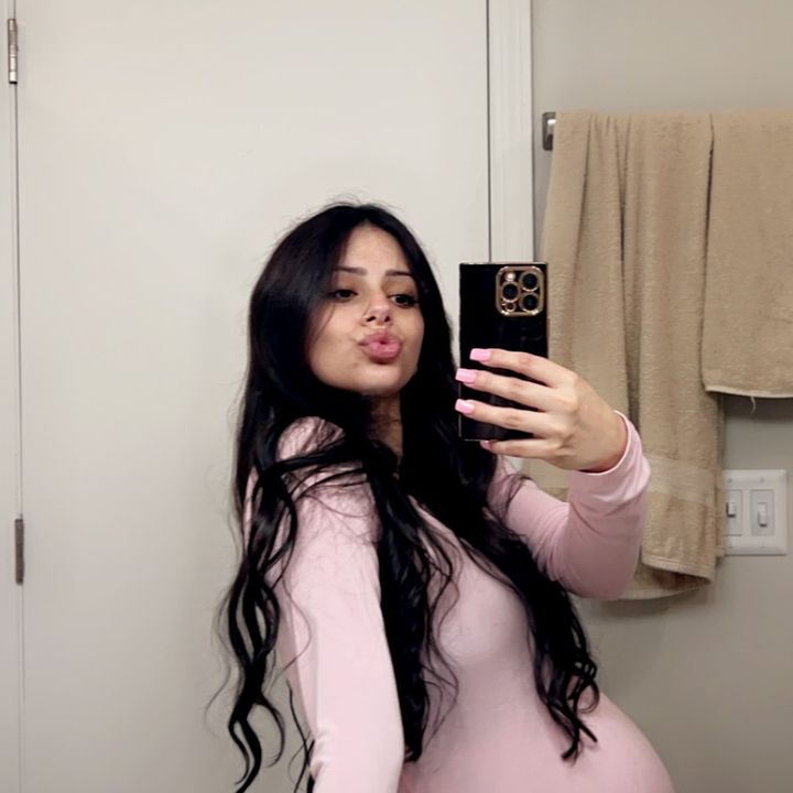Profile Picture of   btw, sweet tea is HORRIBLE... (@miaanaliz) on Tiktok