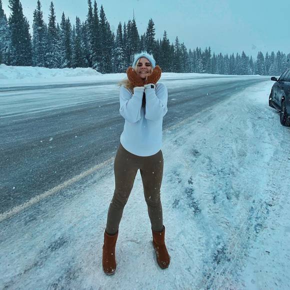 Profile Picture of Yulia Potapova (@yyuulliiaa97) on Poshmark