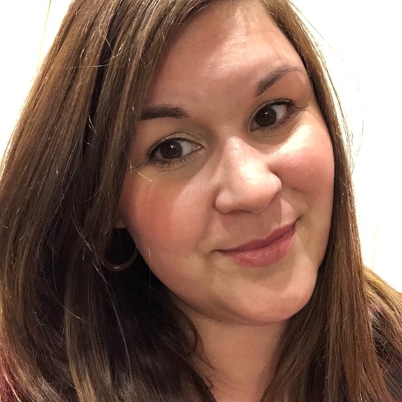 Profile Picture of Chelsea Bohemier (@cbohemier) on Poshmark