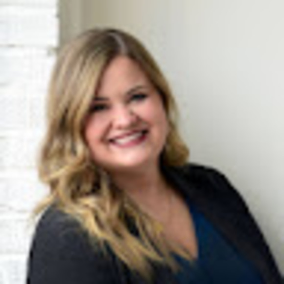 Profile Picture of Denae Unger (@denaeunger) on Poshmark