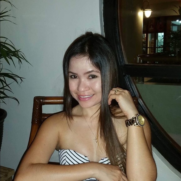 Profile Picture of Jocelyn Fowler (@jomark28) on Poshmark