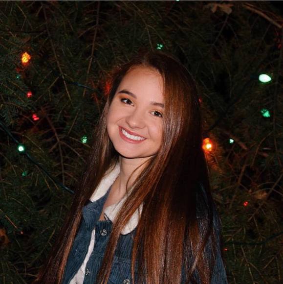 Profile Picture of Karly Statter (@karlystatter) on Poshmark