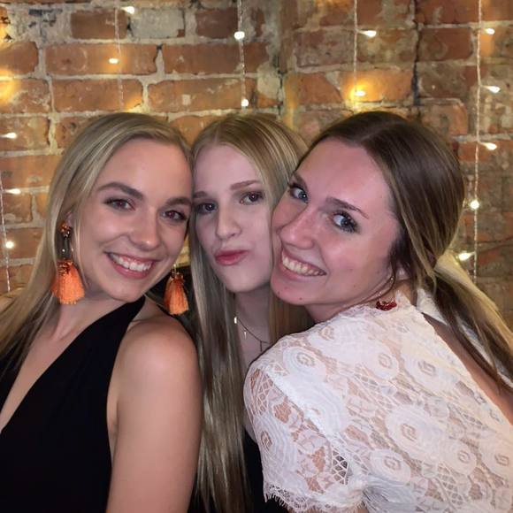 Profile Picture of Sydney Pikel (@sydneypikel) on Poshmark