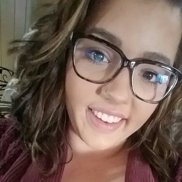 Profile Picture of Alex Rubio (@missalex33) on Poshmark