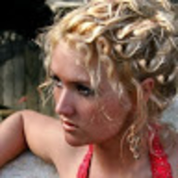 Profile Picture of Piper Allen (@piperallen320) on Poshmark