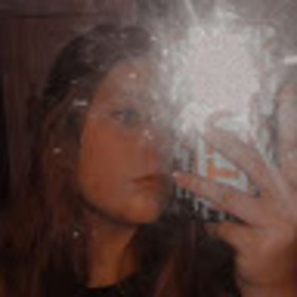 Profile Picture of Emma Timmers (@byeemmabye) on Poshmark
