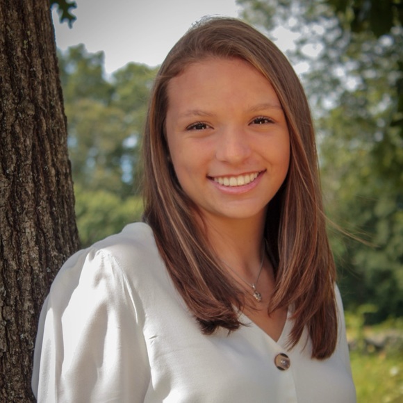 Cara Surrette - Poshmark Profile Picture of Cara Surrette (@carasurrette) on Poshmark