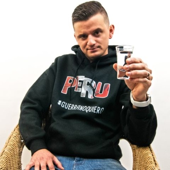 Profile Picture of Keneth Walters (@kenethwalters) on Poshmark