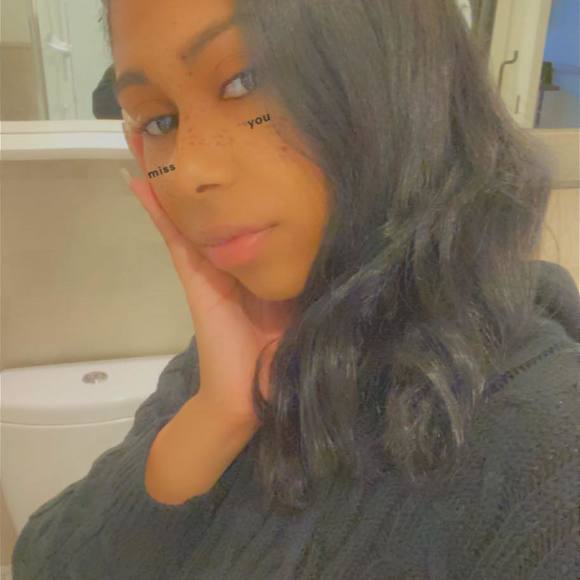 Profile Picture of Shayna Gonzalez (@gonzalezshayna) on Poshmark