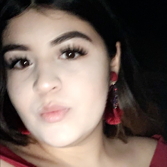 Profile Picture of Gina Alvarado (@ginaalvarado984) on Poshmark