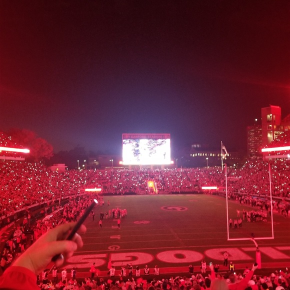 Profile Picture of Jimmie Davis (@jfdavis77) on Poshmark