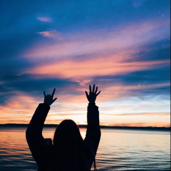 Profile Picture of Kaya Niesen (@kaya_nielsen) on Poshmark